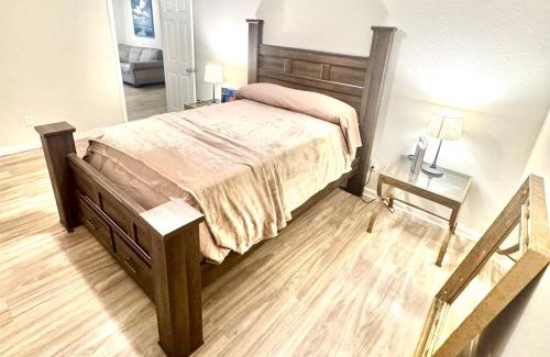 Northside Apartment | Rooms by Month JAX Airport & Zoo