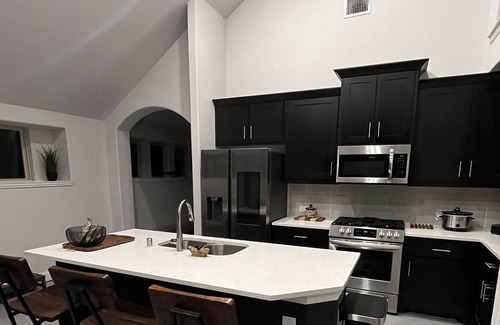 Elmo House | Rooms for rent in beautiful Heartland, TX just minutes from DFW!
