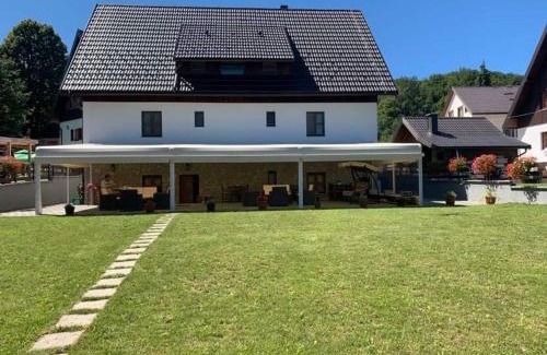 Jezerce Bed & Breakfast | Rooms Imperial House