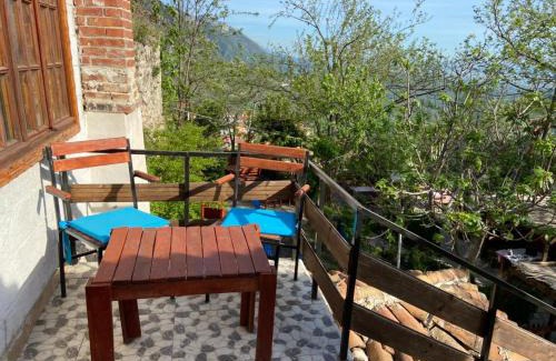 Kruje Bed & Breakfast | Rooms Merlika -Inside the Castle-