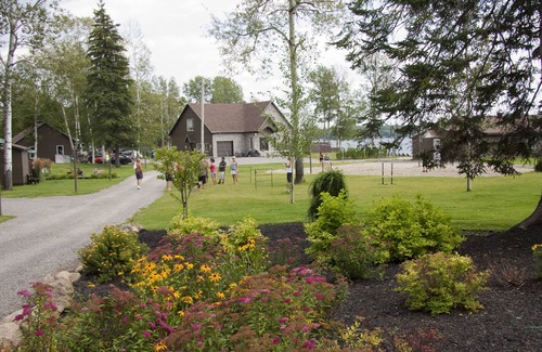 Larouche House | Rooms Nature on the Lakefront Kénogami