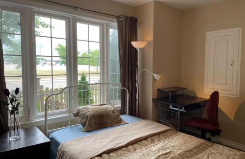 Burlington House | Rooms near Train Station