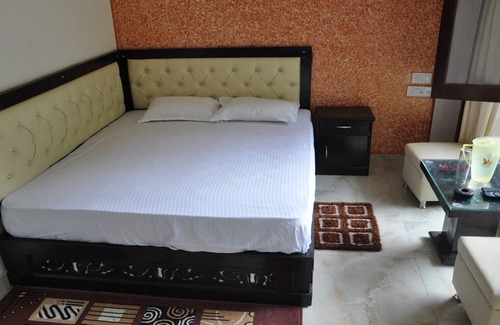 Tehri Resort | Rooms with a Private Waterfall