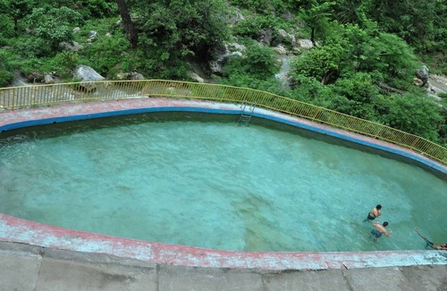 Tehri Resort | Rooms with a Private Waterfall