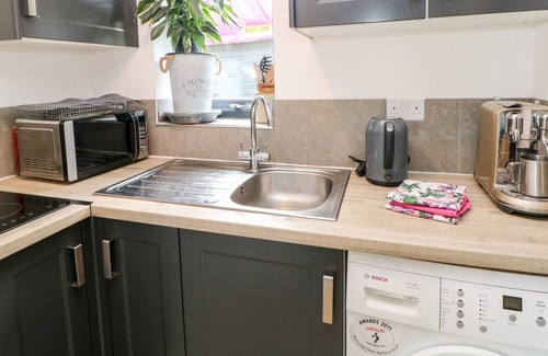 Cromford Cottage | ROOMS WITH A VIEW, pet friendly, with a garden in Wirksworth