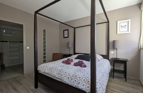 Fontguenand Bed & Breakfast | Rooms with breakfast included and guest table in Berry, near the Loire Castles