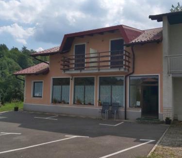 Postojna House | Rooms Zagon