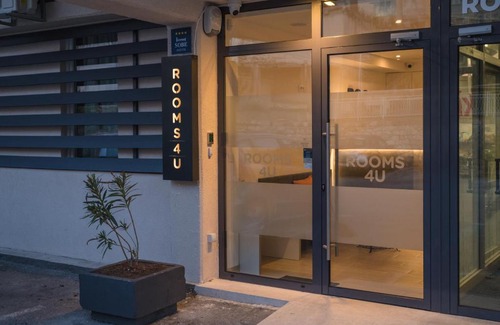 Gruz Hotel | ROOMS4U