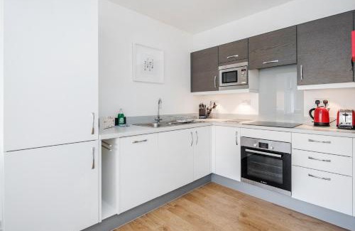Leatherhead Apartment | Roomspace Serviced Apartments - Swan House
