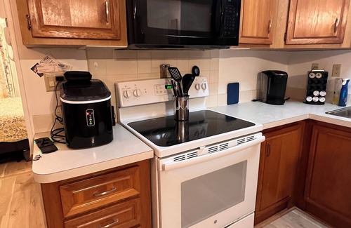 Braden River House | Roomy 2 Bed home in Sarasota Resort; near Siesta Key Beach! Includes golf cart.