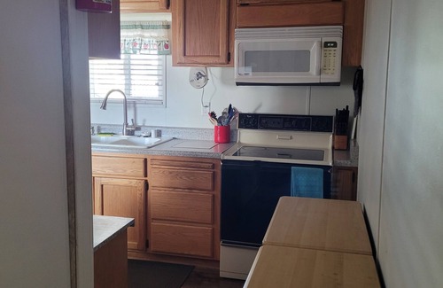 Yuma House | Roomy 2 bedroom home with Az.room. WiFi, Hi-Fi, Air Condition playhouse in Yuma