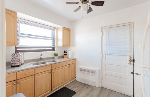 Rogers Park Apartment | Roomy[2BR]Loyola Park-Near Beach