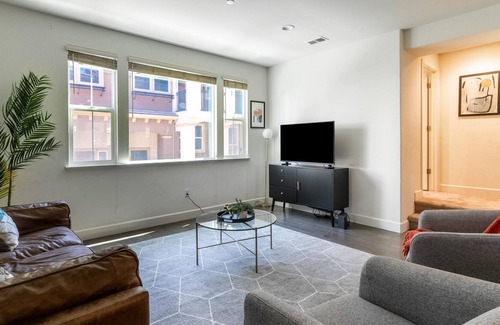 Newark Apartment | Roomy 3BR Condo in Newark Near Silicon Valley