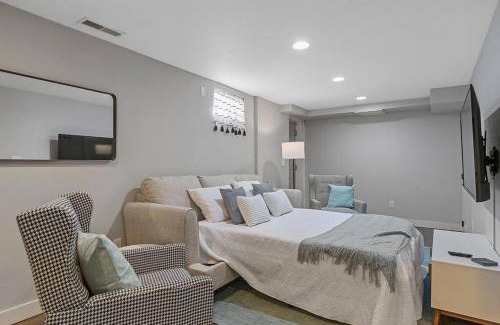 Rapid City House | Roomy 5 Bed 3 Bath Fire Place Large Outdoor Space