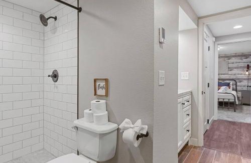 Rapid City House | Roomy 5 Bed 3 Bath Fire Place Large Outdoor Space