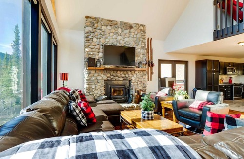 Alma House | Roomy Alma Cabin with Pool Table Ski, Hike, and Fish!
