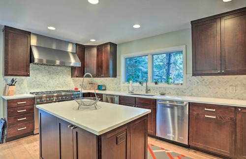Eagle-Vail House | Roomy Avon Family Chalet w/Hot Tub in EagleVail!