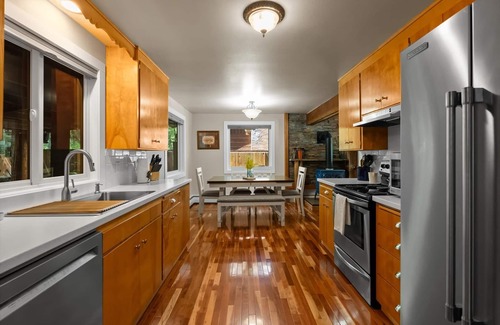 West Glacier Cabin | Roomy Cabin in West Glacier Village