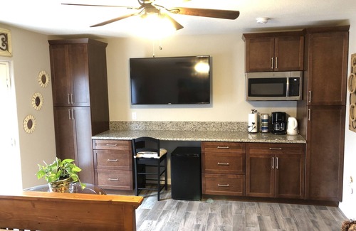 Ivey Ranch - Rancho Del Oro Apartment | Roomy comfy guest suite w/private entrance