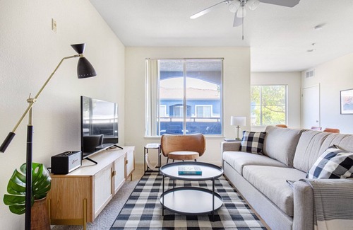 Fremont Apartment | Roomy Fremont 3BR w/ Pool, Gym, W/D, near TJ, WF, BART, by Blueground