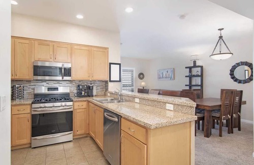 Pacific Terrace Condo | Roomy Gaslamp Condo with Pool