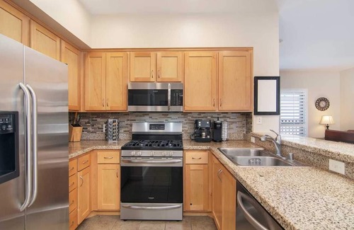 Pacific Terrace Condo | Roomy Gaslamp Condo with Pool