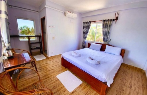 Koh Rong House | Roomy Guesthouse