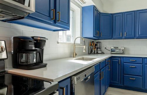 Galveston House | Roomy Home 5 mins from attractions