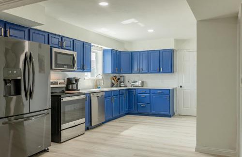 Galveston House | Roomy Home 5 mins from attractions