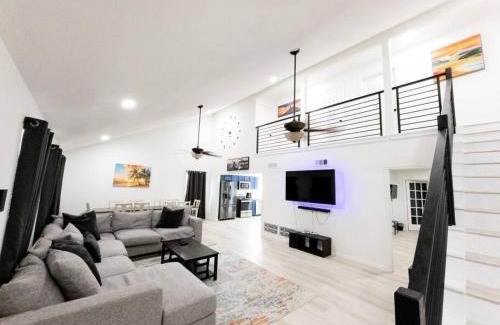 Galveston House | Roomy Home 5 mins from attractions