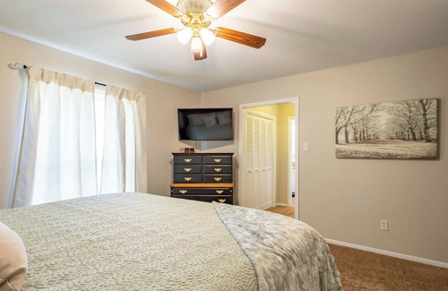 Glen Rose House | Roomy Home on the Hill overlooking Glen Rose, TX