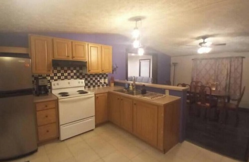 Canvas House | Roomy House on 2 private acres above the cliffs at Summersville Lakenn