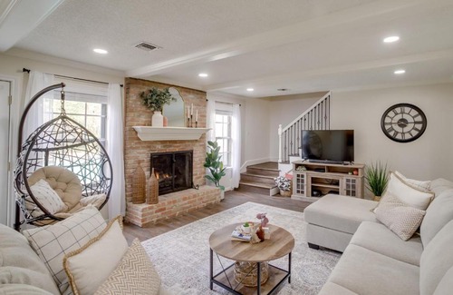 Houston House | Roomy Houston Rental with Home Office and Private Pool