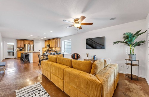 Old Southwest House | Roomy Midtown Manor 5BR Home w/Radiant Floors