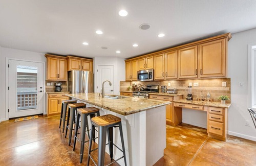 Old Southwest House | Roomy Midtown Manor 5BR Home w/Radiant Floors