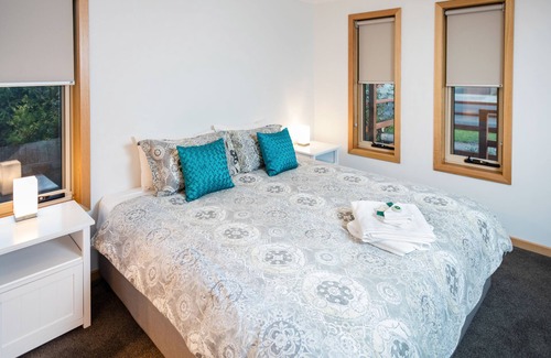 Railton House | Roomy modern 3-bedroom home