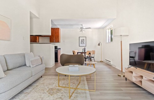 Shoreline West Apartment | Roomy Mountain View 3BR w/ Pool & Gym, 5 mins to Target, by Blueground