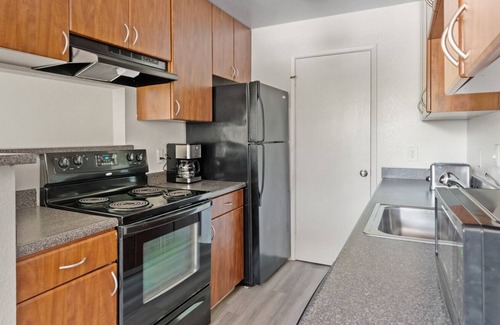 Shoreline West Apartment | Roomy Mountain View 3BR w/ Pool & Gym, 5 mins to Target, by Blueground