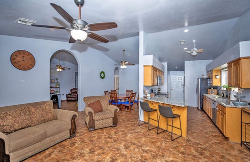 Yuma House | Roomy, Quiet and Central Home
