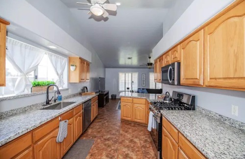 Yuma House | Roomy, Quiet and Central Home