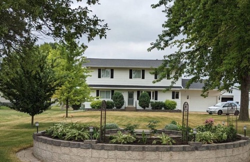 Nicollet House | Roomy, Relaxing, Retreat