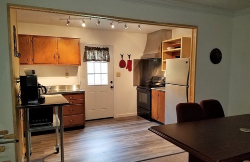 Benton House | Roomy Remote Cabin near Kentucky Lake