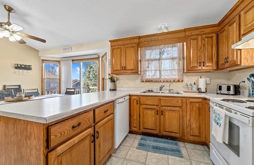 Sioux Falls House | Roomy Rendezvous: A 3BR Getaway