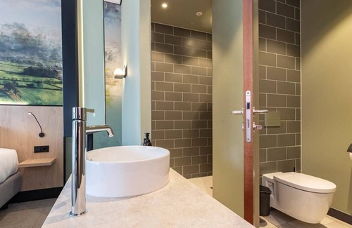 Marknesse Hotel | Roomy Retreat with Balcony Perfect for Families Seeking a Quiet Stay