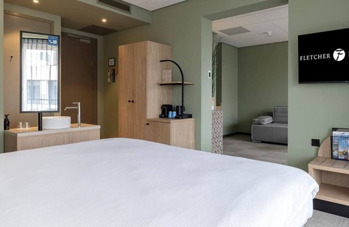 Marknesse Hotel | Roomy Retreat with Balcony Perfect for Families Seeking a Quiet Stay