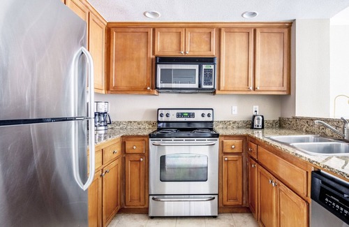 Santa Clara Apartment | Roomy Santa Clara 1BR w/Parking, Pool, walk to Dining by Blueground