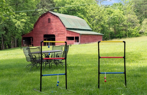 McMinn County House | Roomy - Sunroom - Near Wedding Venues - 9 Acres