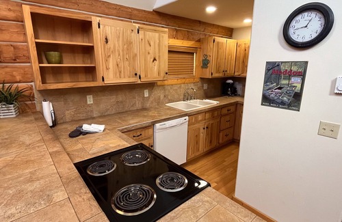 Almont Cabin | Roomy Taylor Canyon Cabin With Private Fishing Access