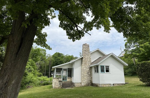 Egg Harbor House | Roomy Two Bedroom House Near Egg Harbor Marina