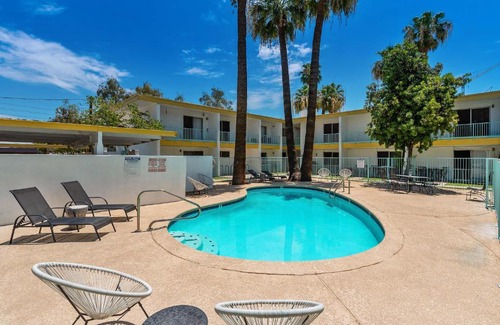 Evans Churchill Apartment | Roosevelt Row! 1 bedroom & pool!
